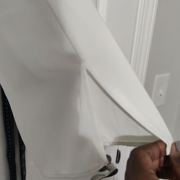 White Sleeveless Top - Picture 9 of 10